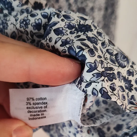 Lane Bryant Blue and White Floral Top 24P - Picture 6 of 6